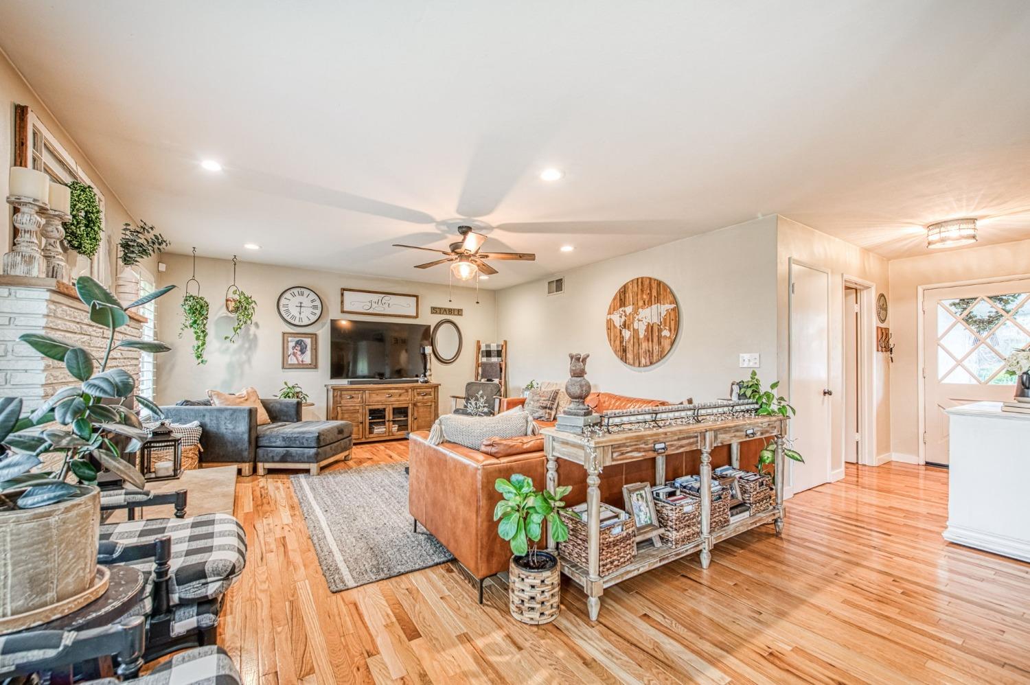 1473 W Scott Ave, Fresno, CA 93711