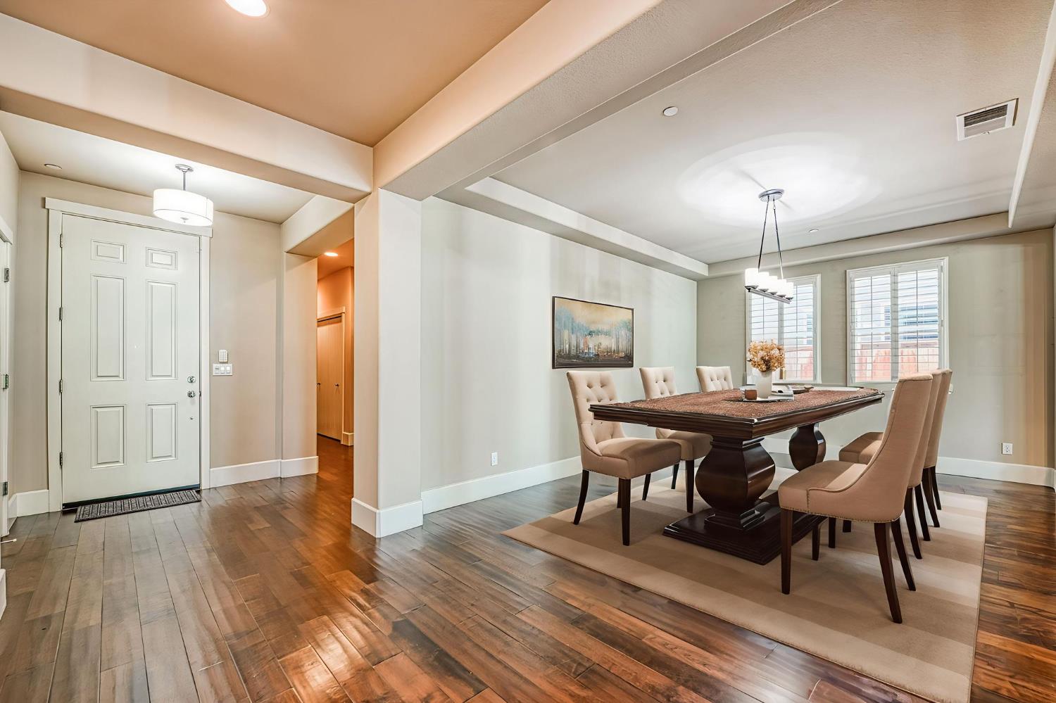 1742 N Broadbent Ln, Clovis, CA 93619