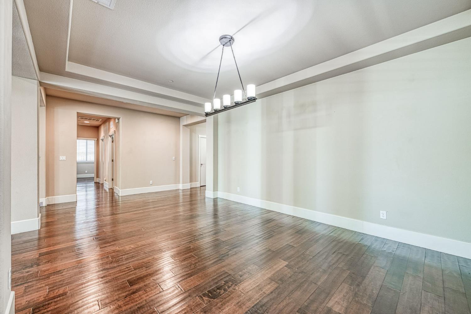 1742 N Broadbent Ln, Clovis, CA 93619