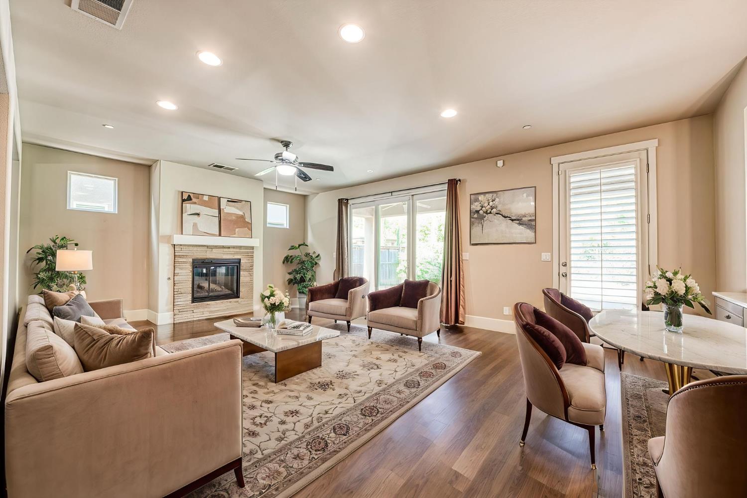 1742 N Broadbent Ln, Clovis, CA 93619