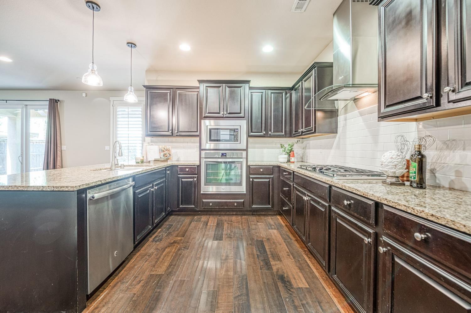 1742 N Broadbent Ln, Clovis, CA 93619