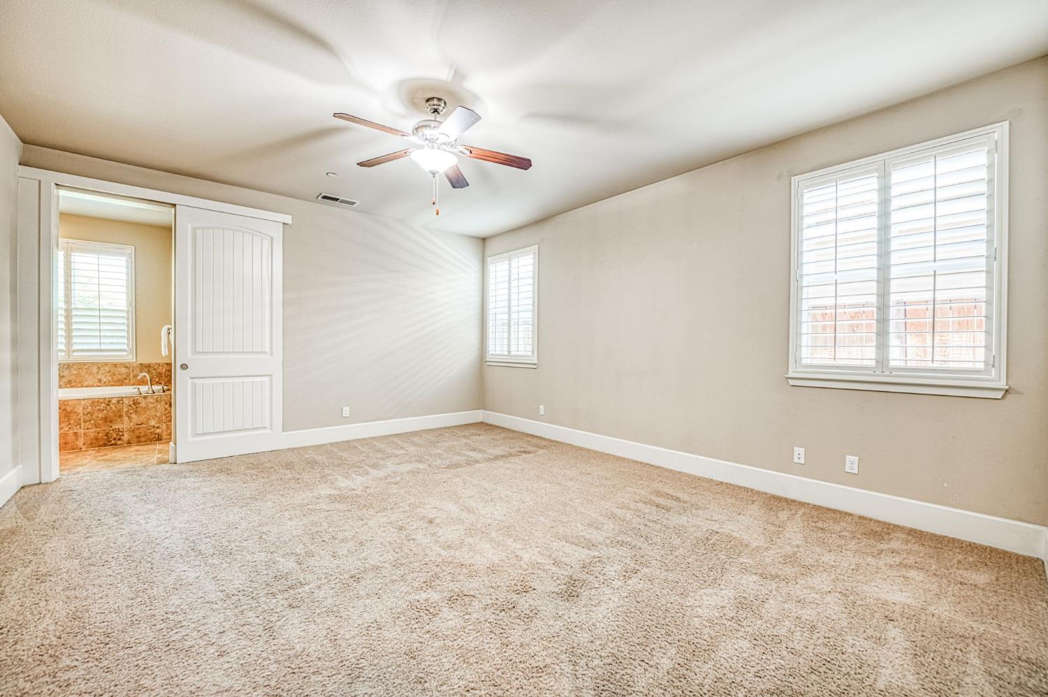 1742 N Broadbent Ln, Clovis, CA 93619