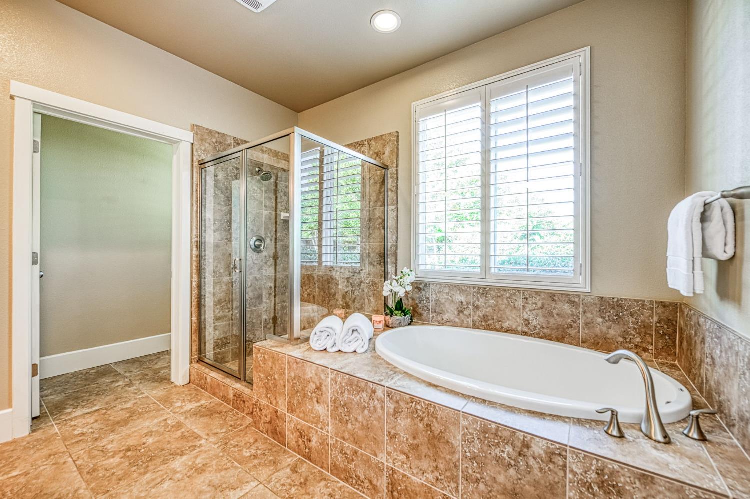 1742 N Broadbent Ln, Clovis, CA 93619