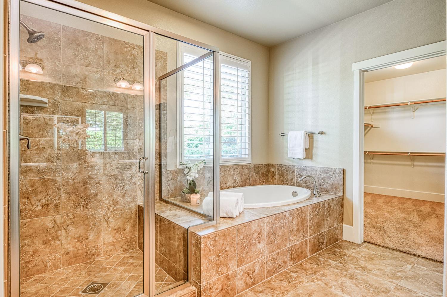 1742 N Broadbent Ln, Clovis, CA 93619