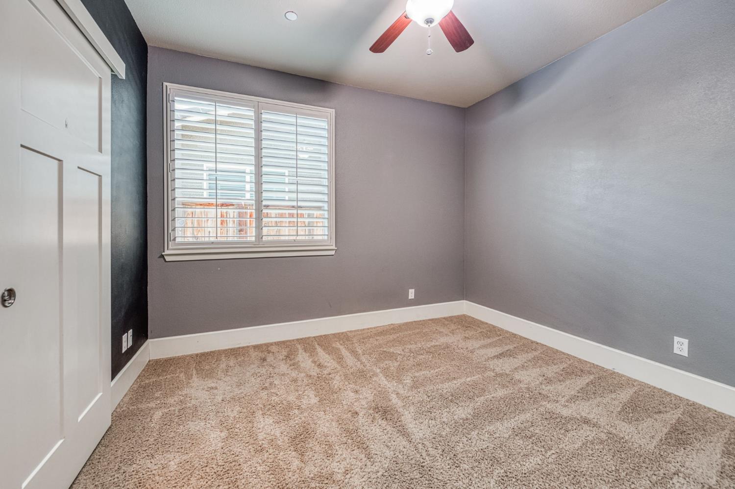 1742 N Broadbent Ln, Clovis, CA 93619