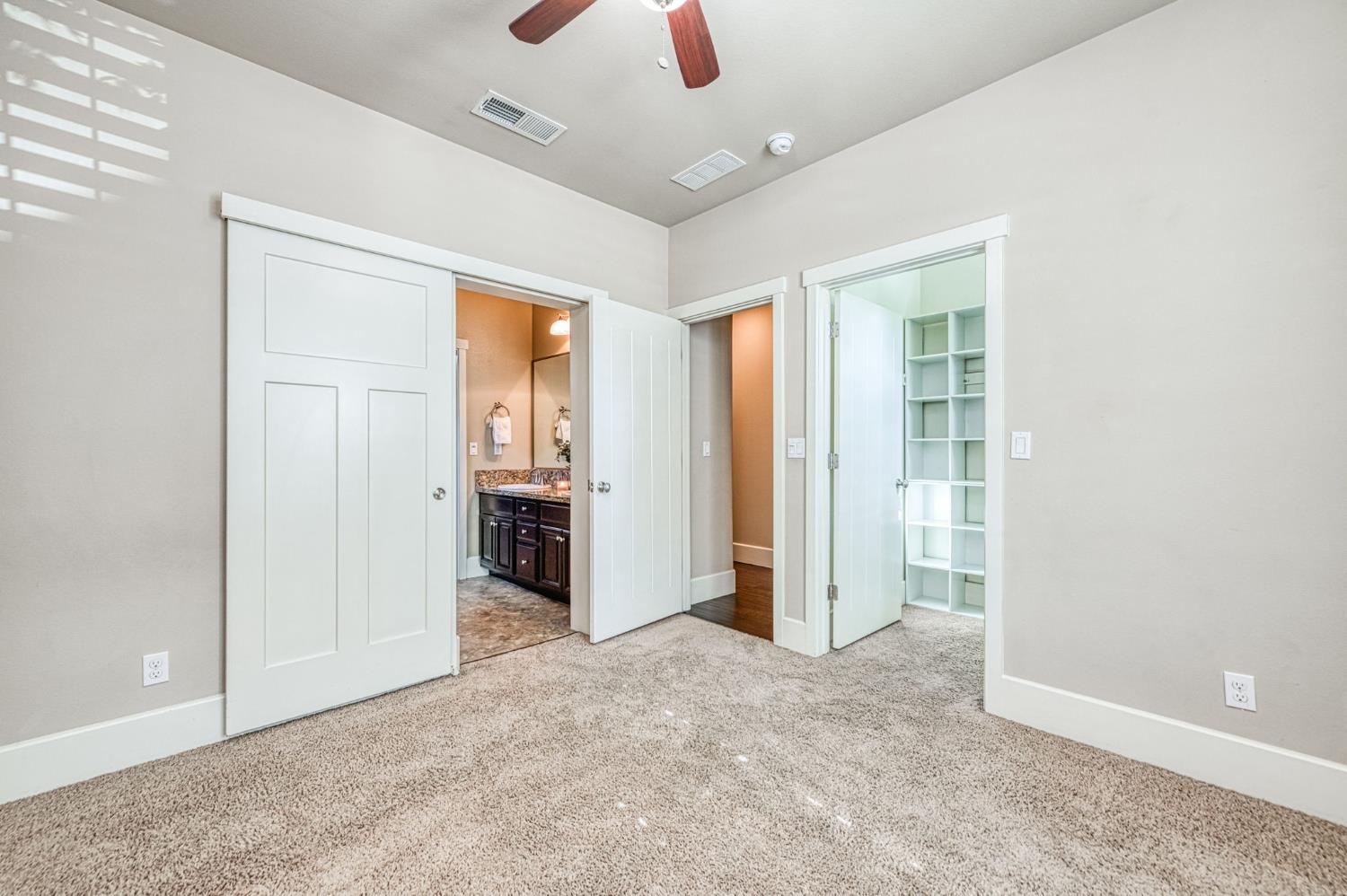 1742 N Broadbent Ln, Clovis, CA 93619