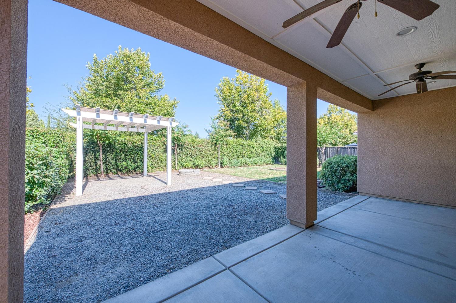 1742 N Broadbent Ln, Clovis, CA 93619