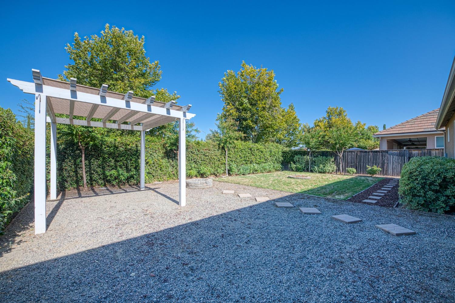 1742 N Broadbent Ln, Clovis, CA 93619