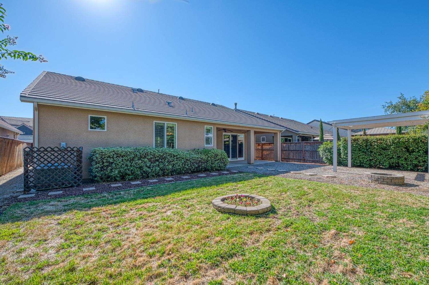1742 N Broadbent Ln, Clovis, CA 93619