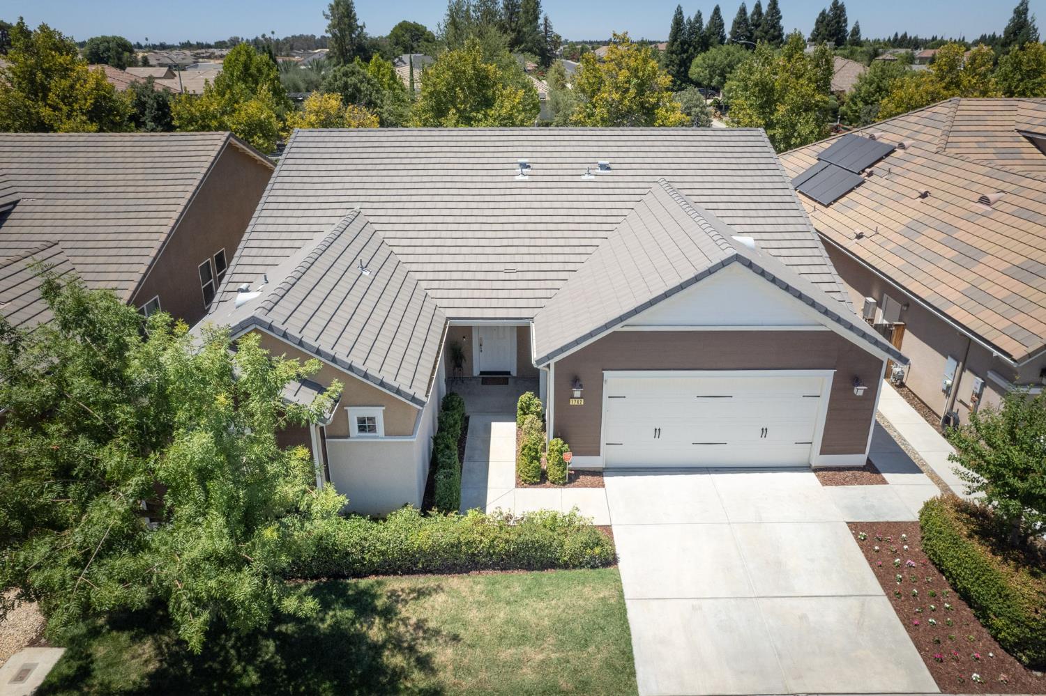 1742 N Broadbent Ln, Clovis, CA 93619
