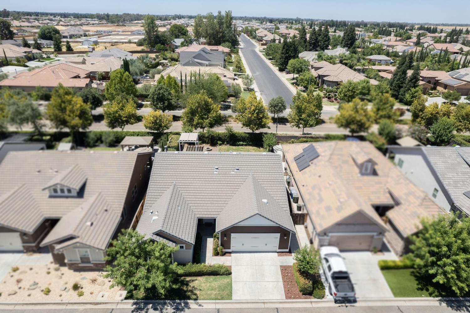 1742 N Broadbent Ln, Clovis, CA 93619