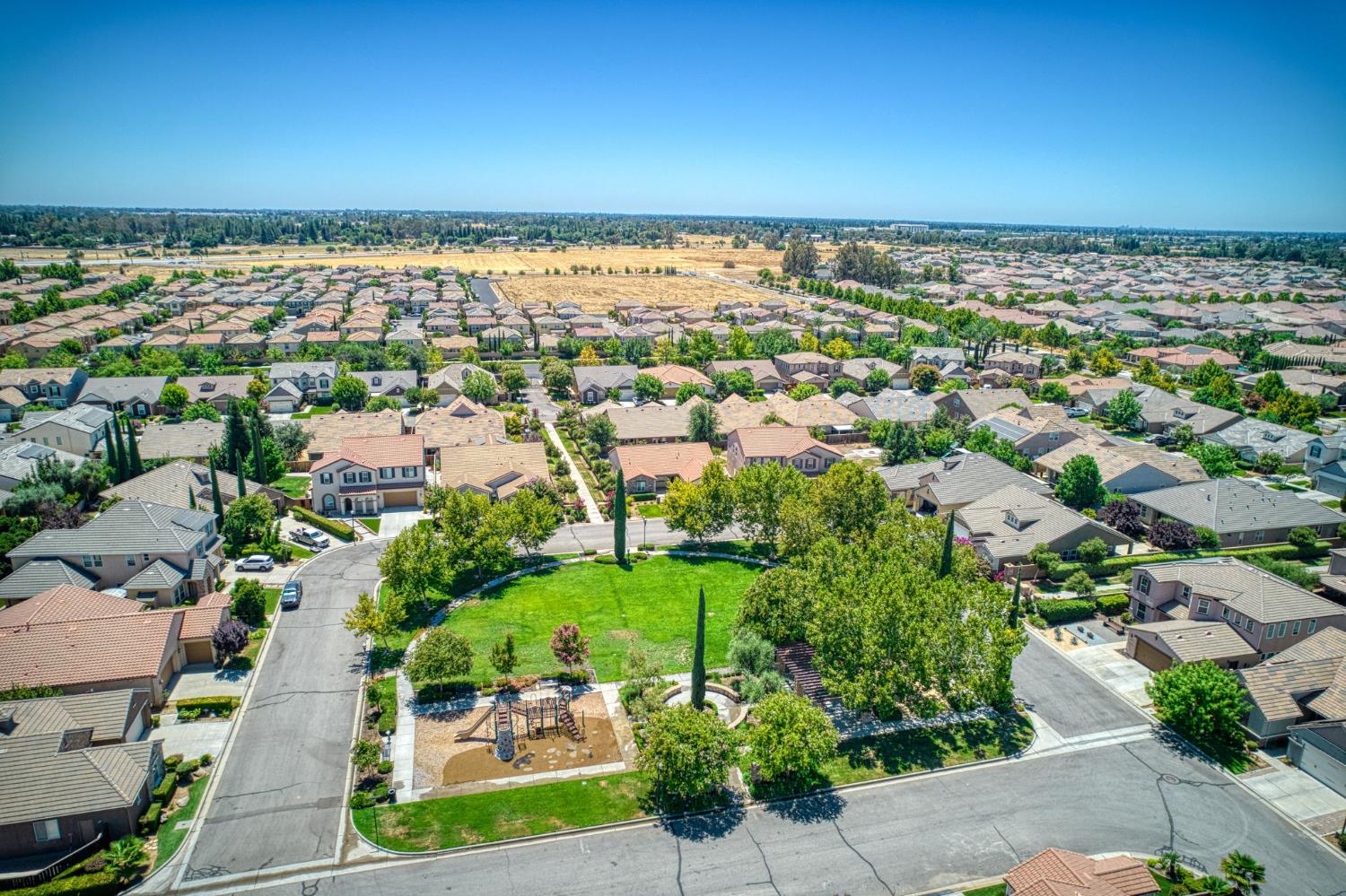 1742 N Broadbent Ln, Clovis, CA 93619