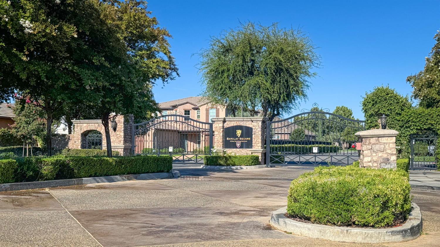 1742 N Broadbent Ln, Clovis, CA 93619