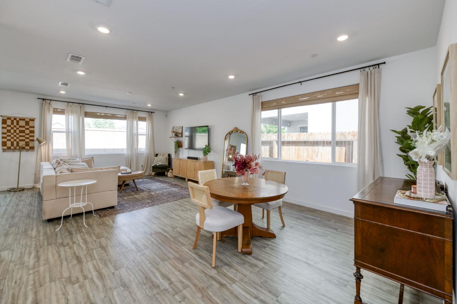 2755 Vahe Ave, Fresno, CA 93727