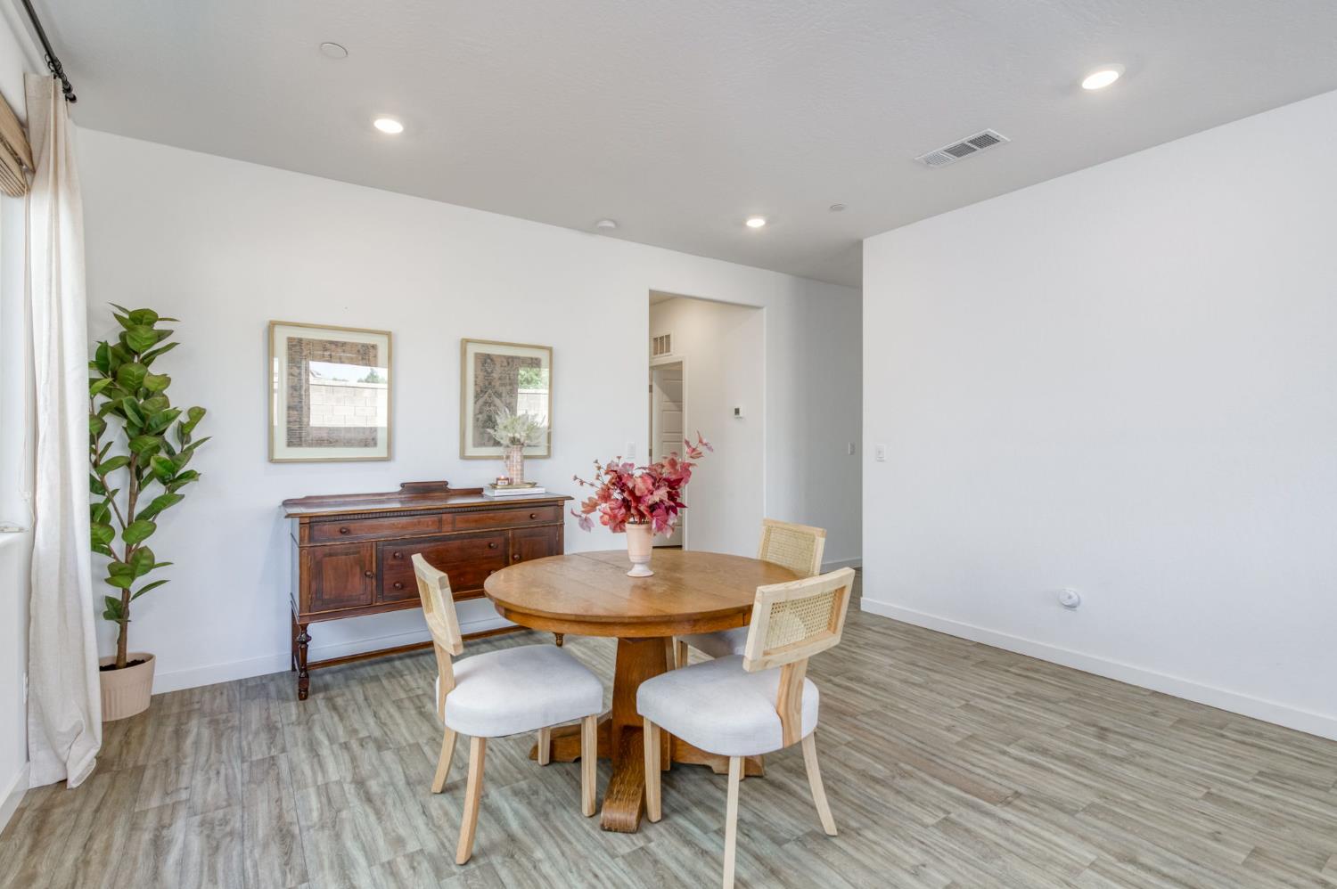 2755 Vahe Ave, Fresno, CA 93727