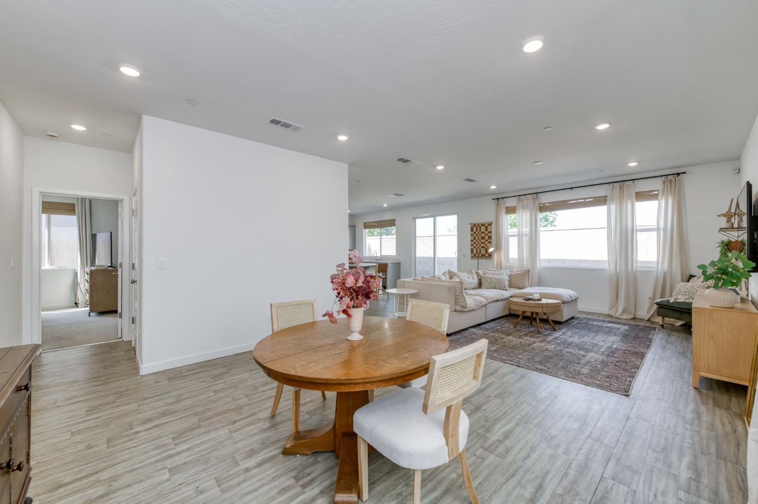 2755 Vahe Ave, Fresno, CA 93727