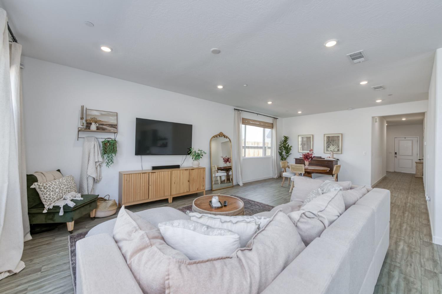 2755 Vahe Ave, Fresno, CA 93727