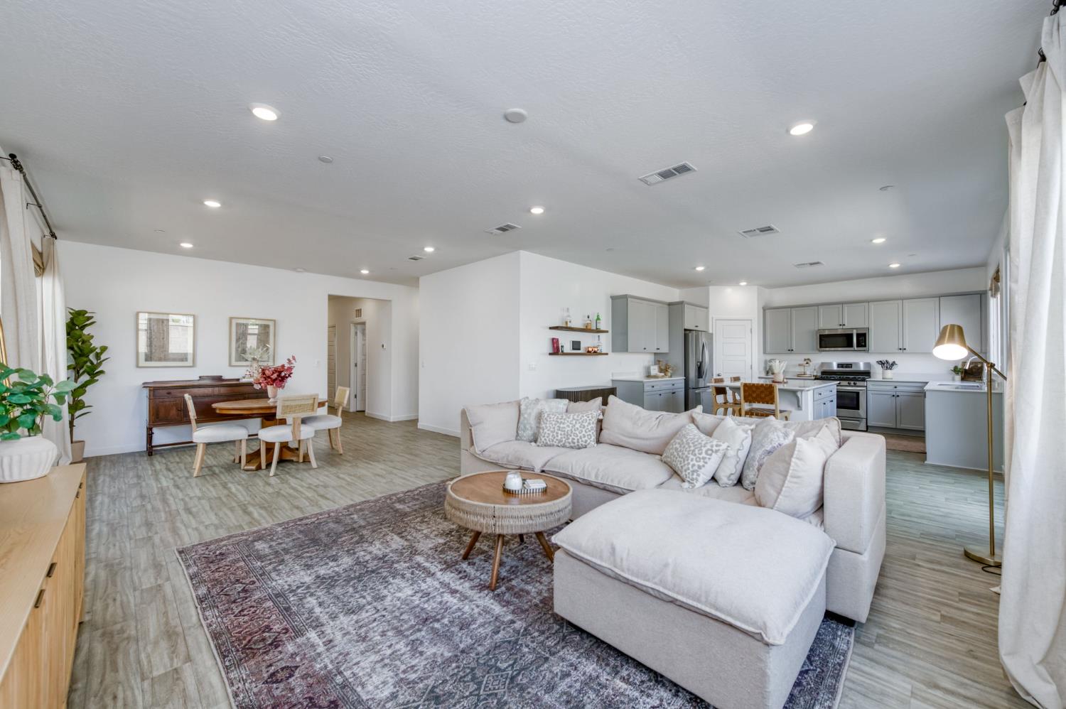 2755 Vahe Ave, Fresno, CA 93727