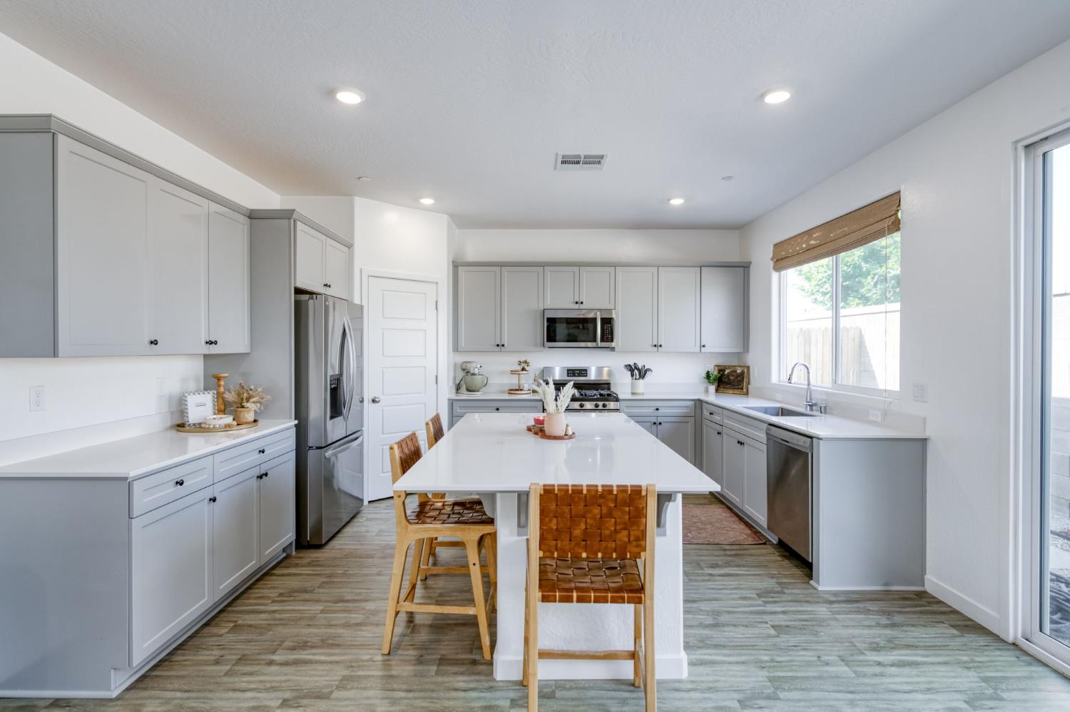2755 Vahe Ave, Fresno, CA 93727