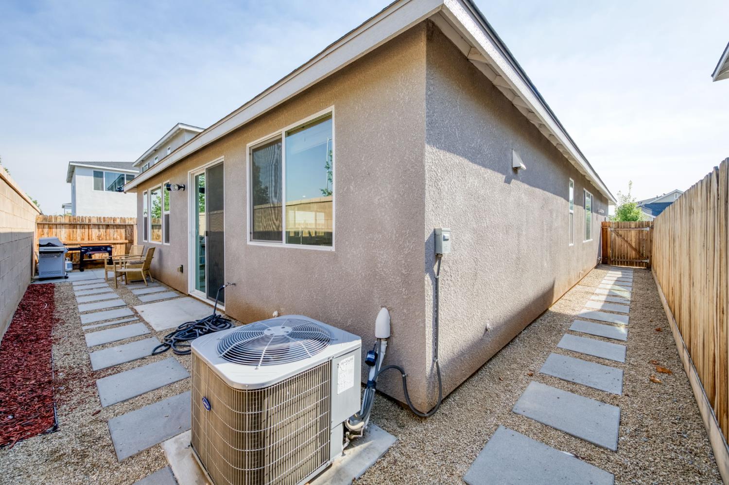 2755 Vahe Ave, Fresno, CA 93727