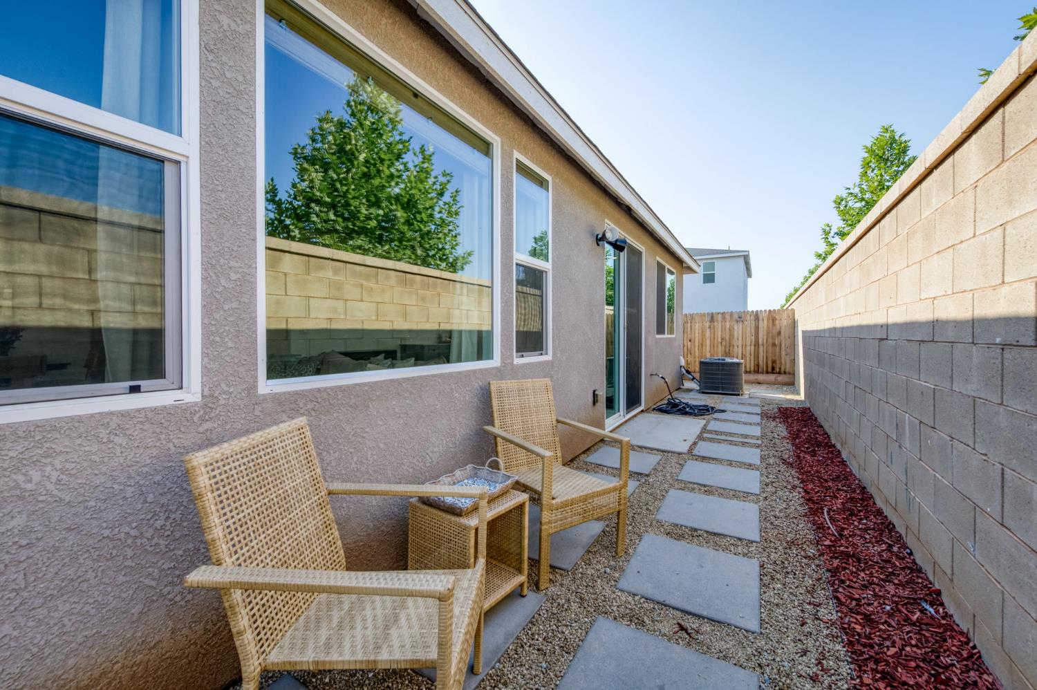 2755 Vahe Ave, Fresno, CA 93727