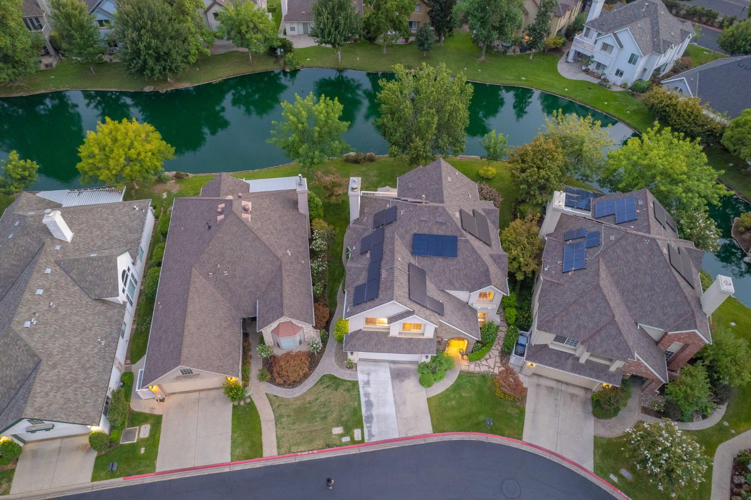 3077 W Pembrook, Fresno, CA 93711