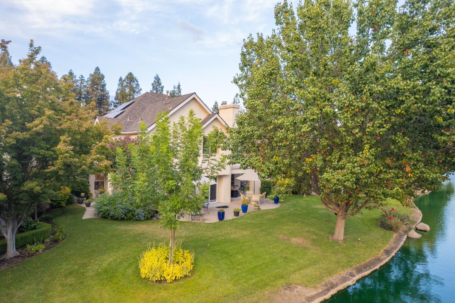 3077 W Pembrook, Fresno, CA 93711
