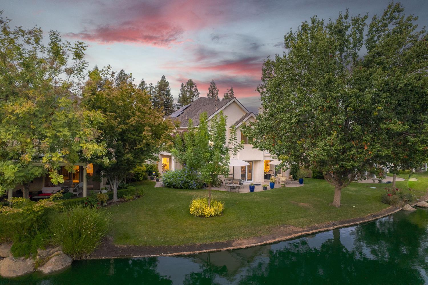 3077 W Pembrook, Fresno, CA 93711