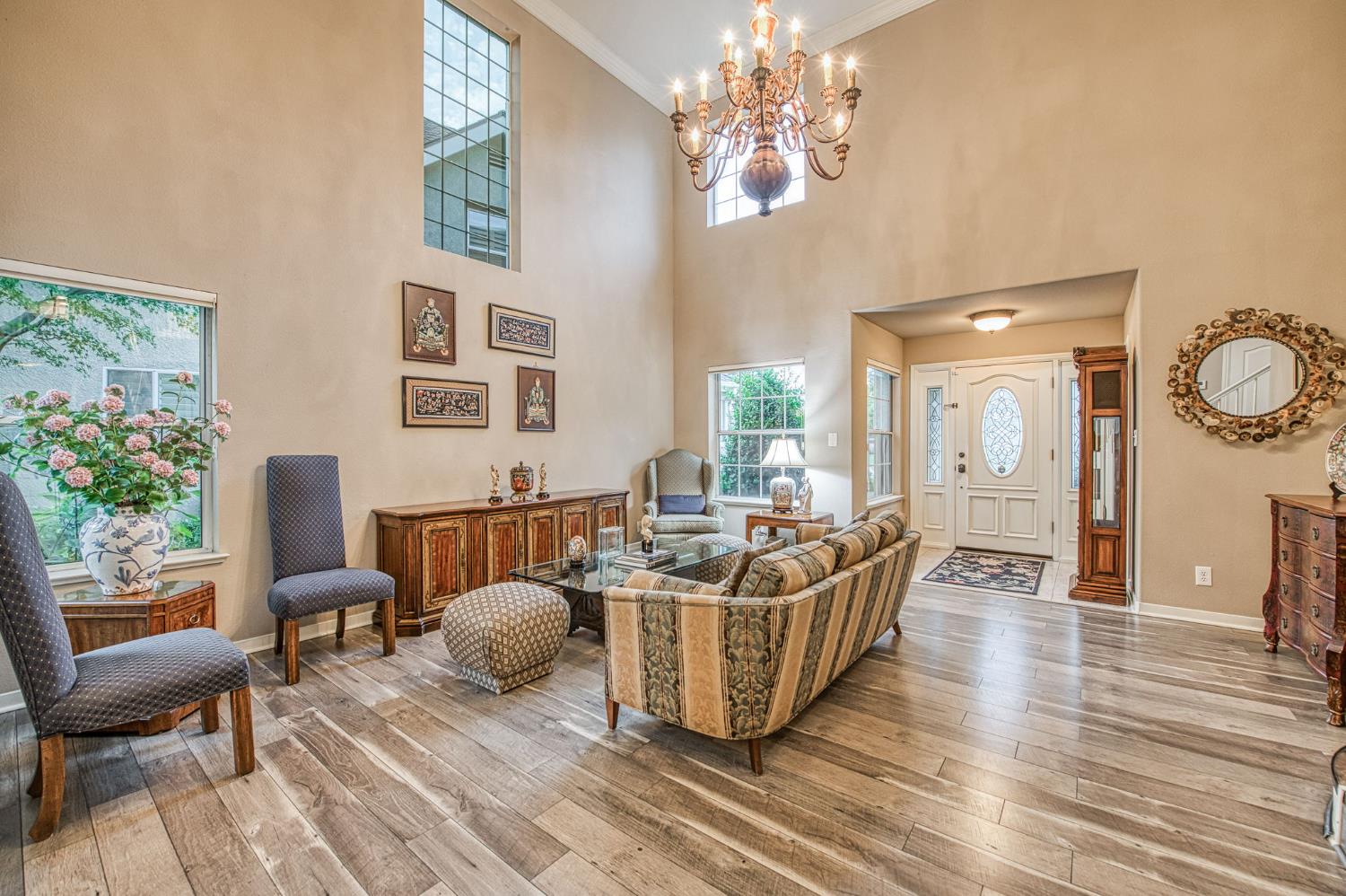 3077 W Pembrook, Fresno, CA 93711