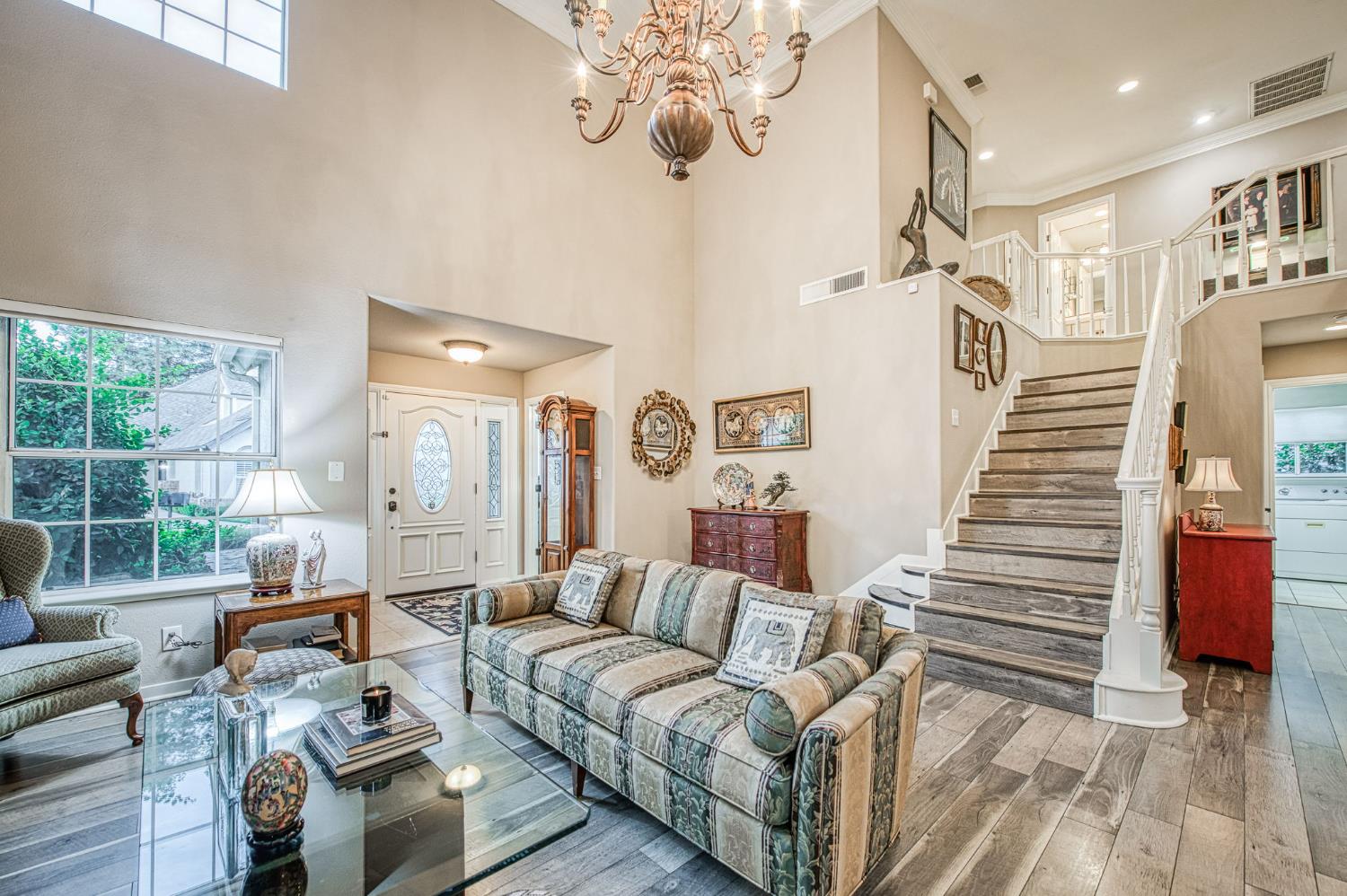 3077 W Pembrook, Fresno, CA 93711