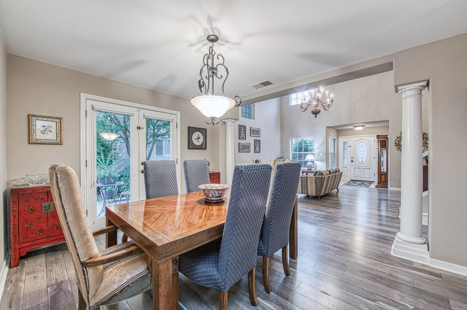 3077 W Pembrook, Fresno, CA 93711