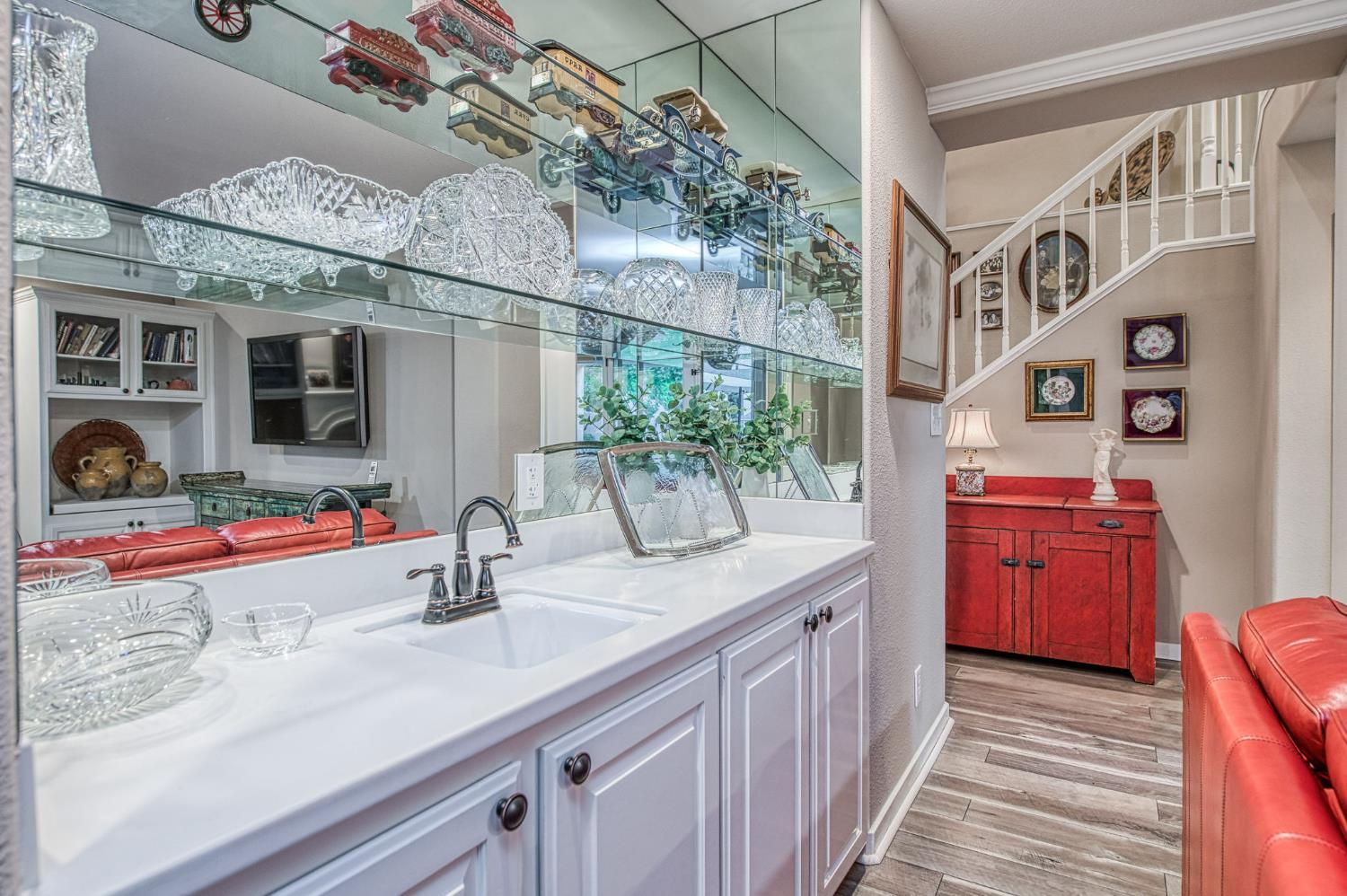 3077 W Pembrook, Fresno, CA 93711