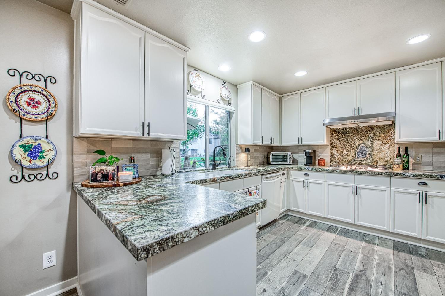 3077 W Pembrook, Fresno, CA 93711