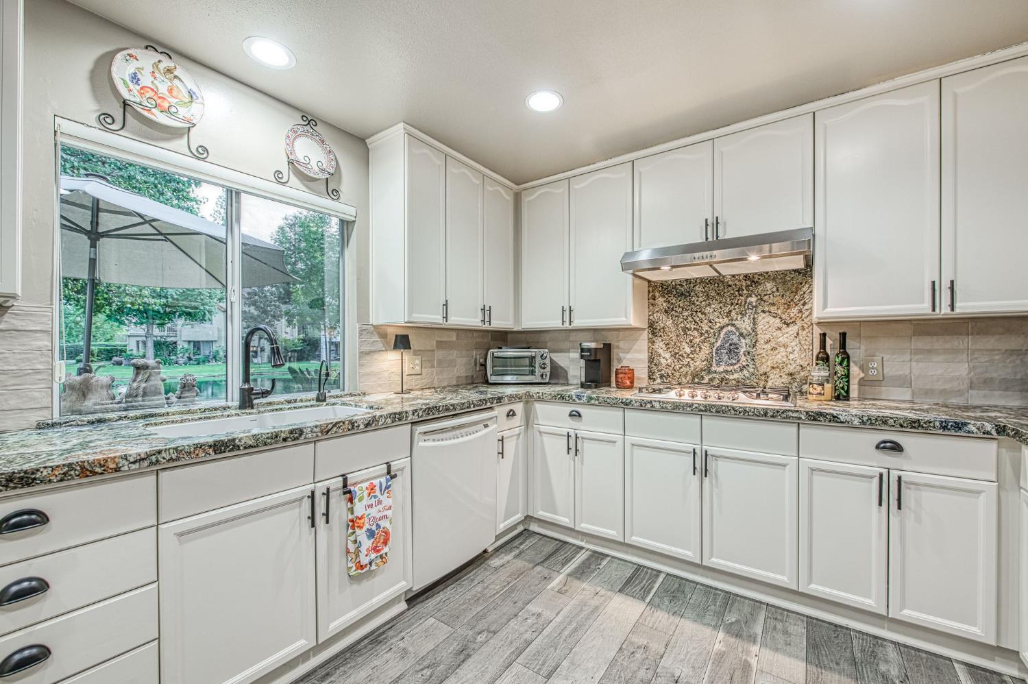3077 W Pembrook, Fresno, CA 93711