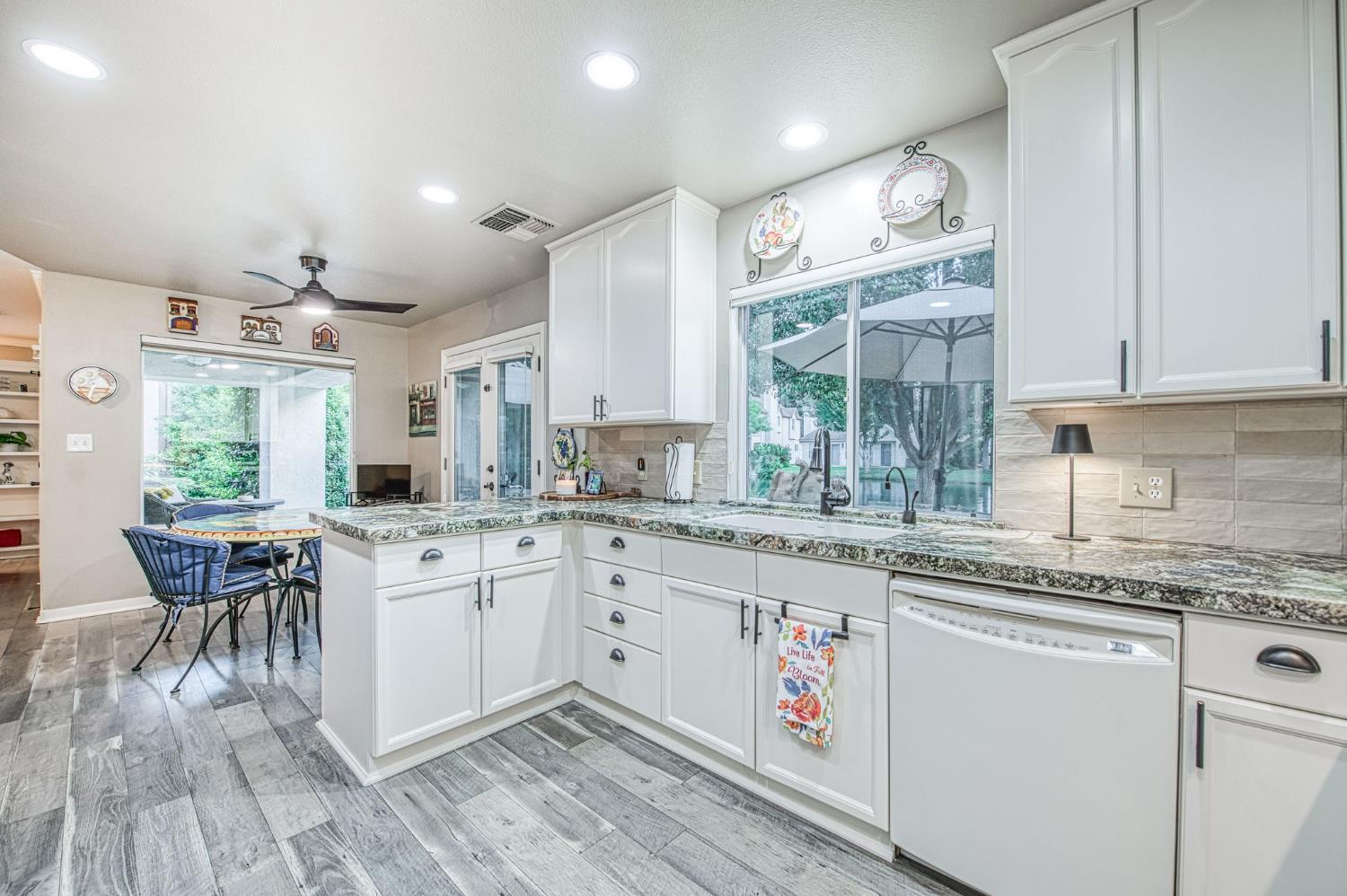3077 W Pembrook, Fresno, CA 93711