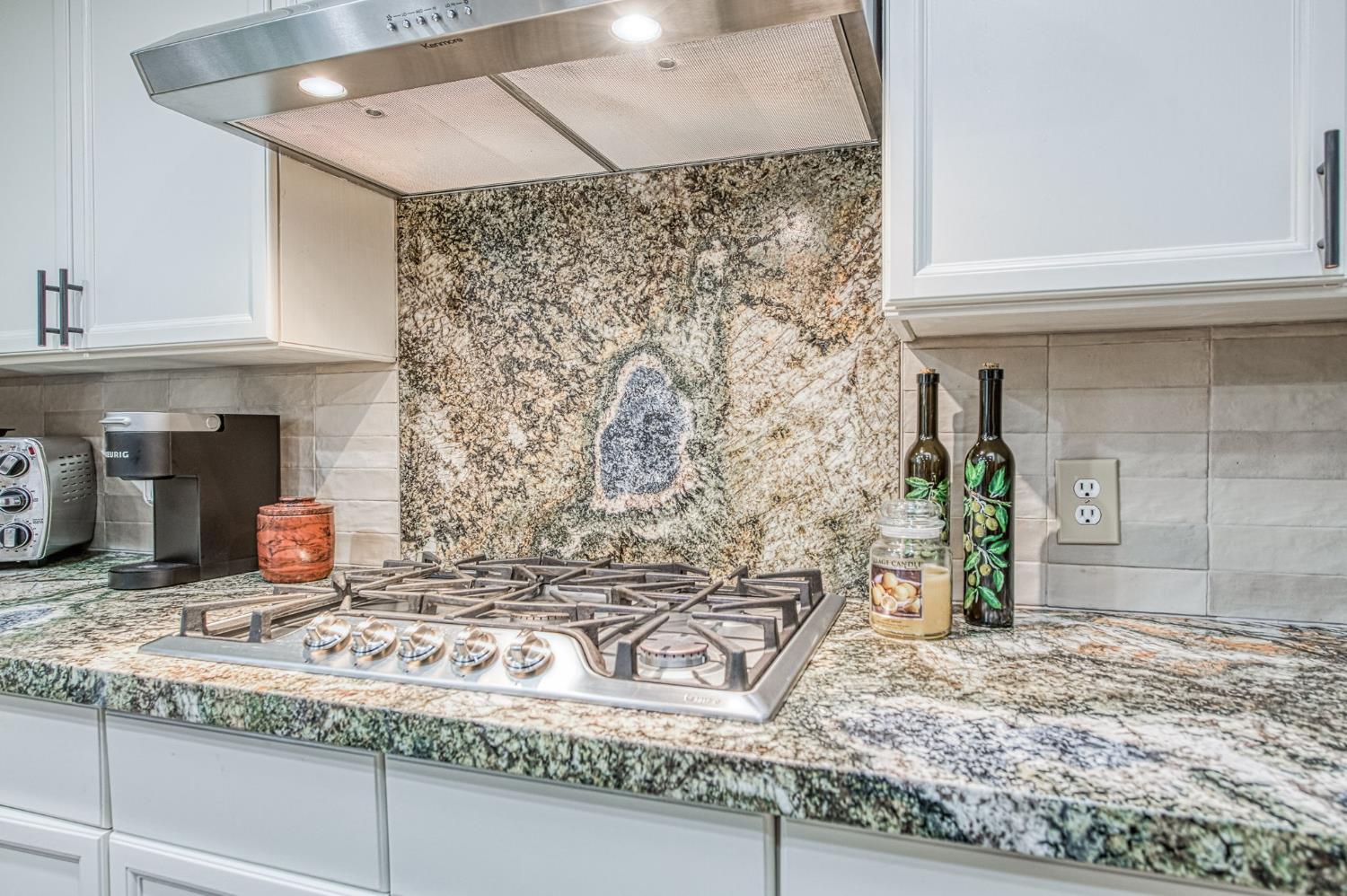 3077 W Pembrook, Fresno, CA 93711