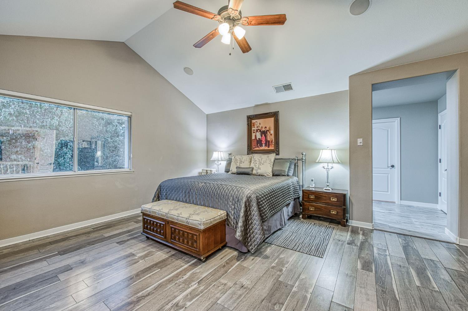 3077 W Pembrook, Fresno, CA 93711