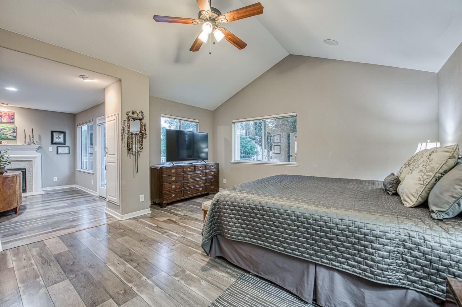3077 W Pembrook, Fresno, CA 93711