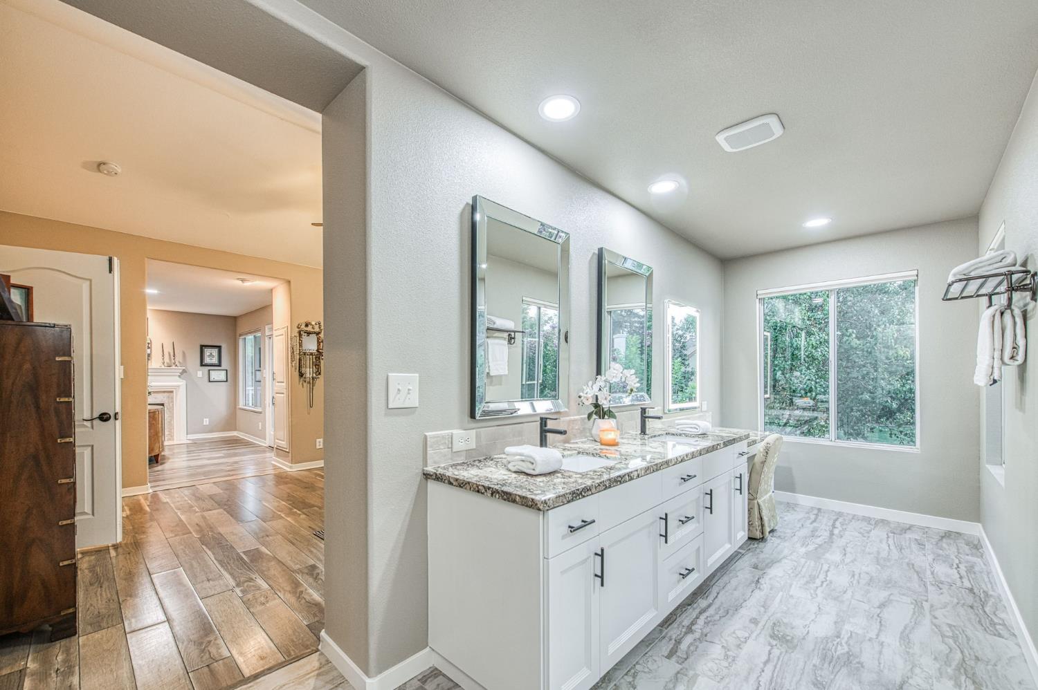 3077 W Pembrook, Fresno, CA 93711