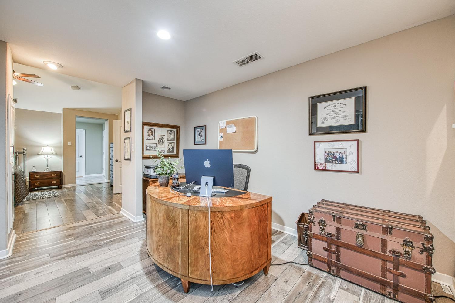 3077 W Pembrook, Fresno, CA 93711