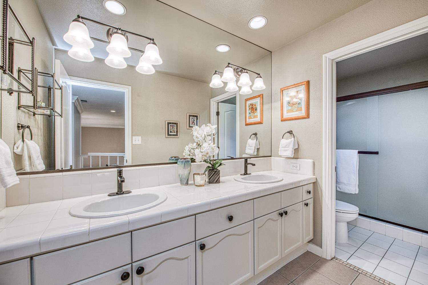 3077 W Pembrook, Fresno, CA 93711