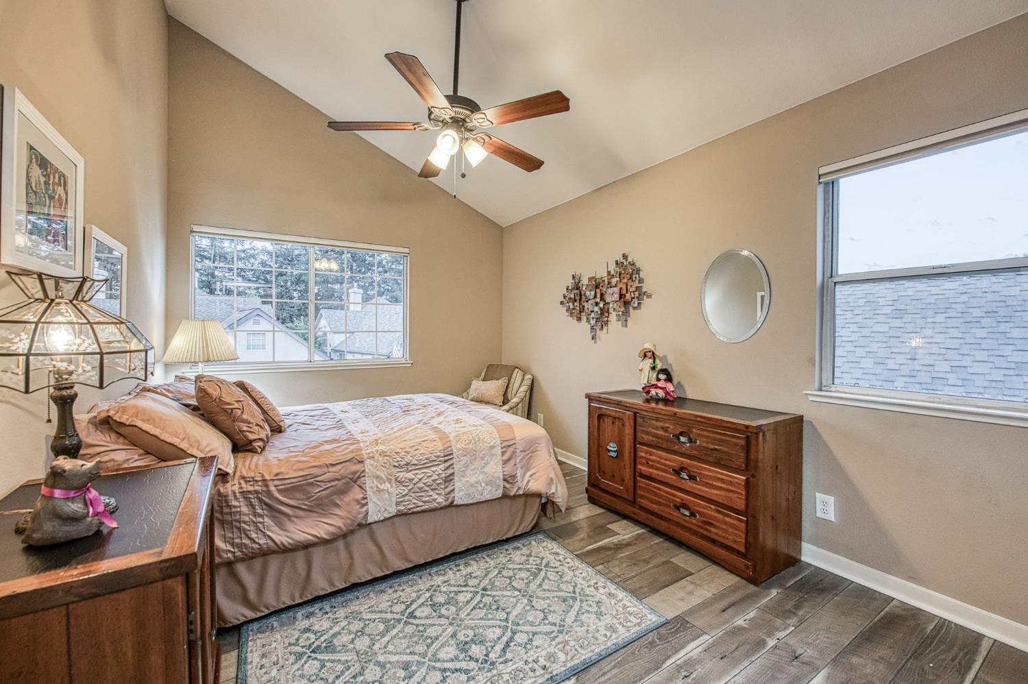 3077 W Pembrook, Fresno, CA 93711