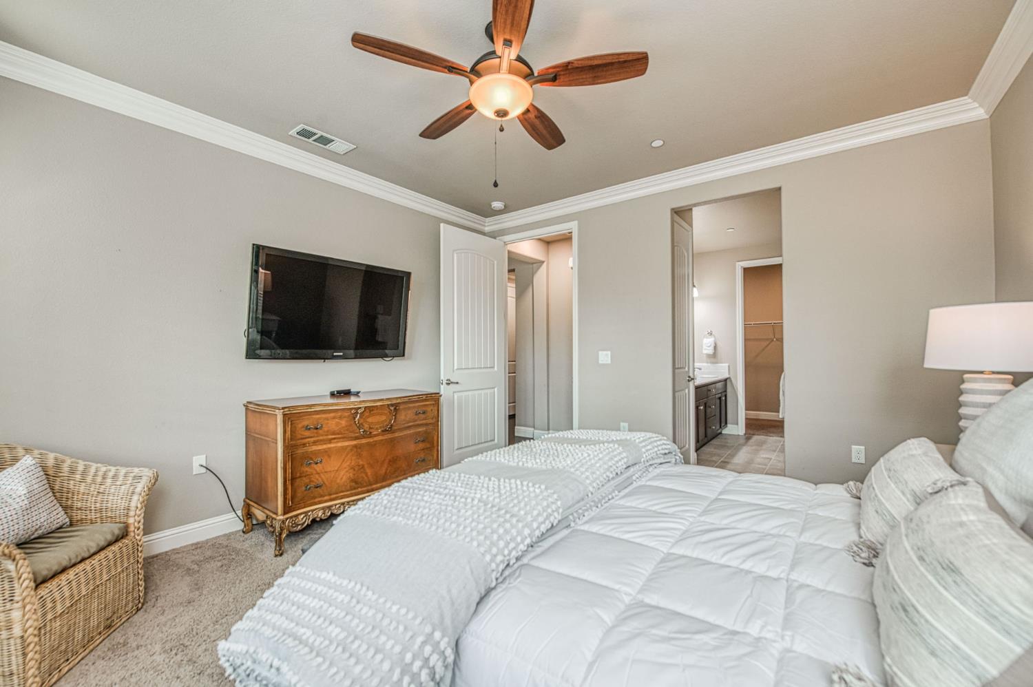 2157 W Juliet Way, Fresno, CA 93711