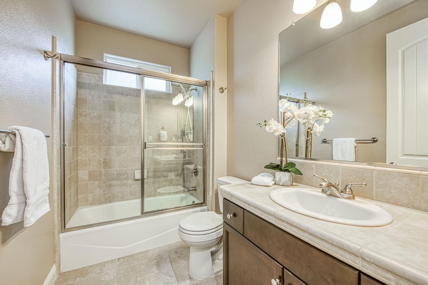 2157 W Juliet Way, Fresno, CA 93711