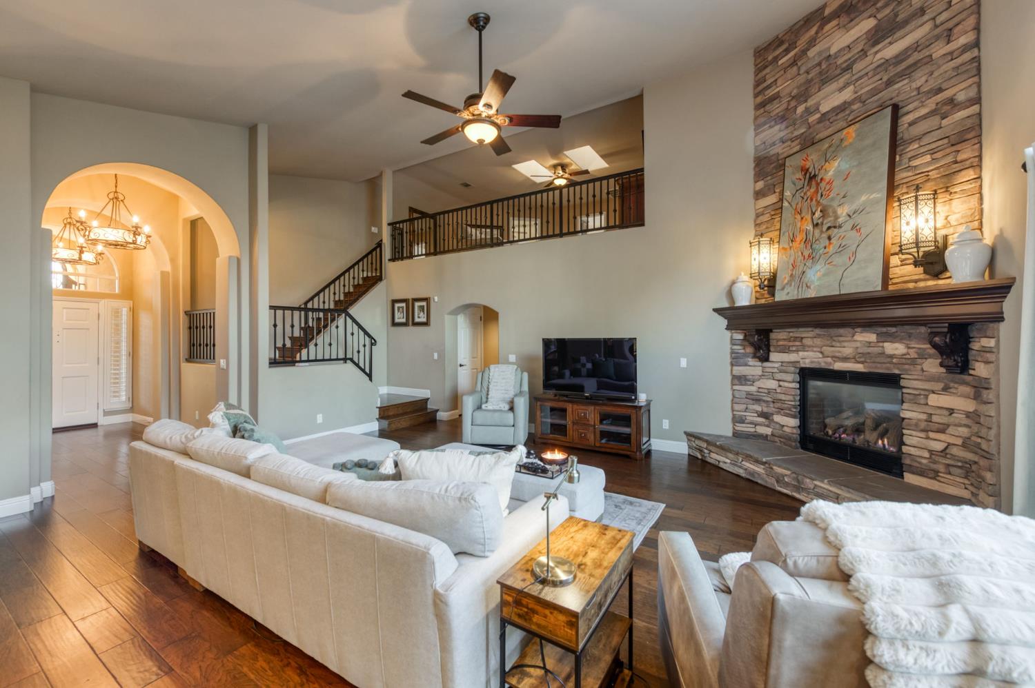 2176 E Niles Ave, Fresno, CA 93720