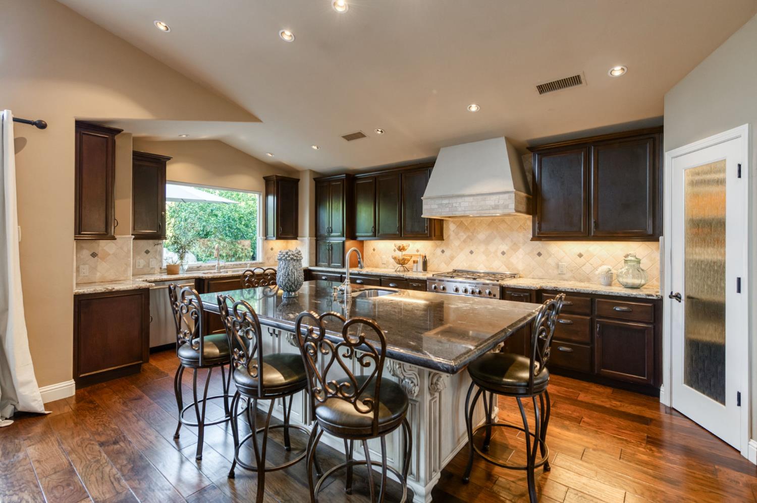 2176 E Niles Ave, Fresno, CA 93720