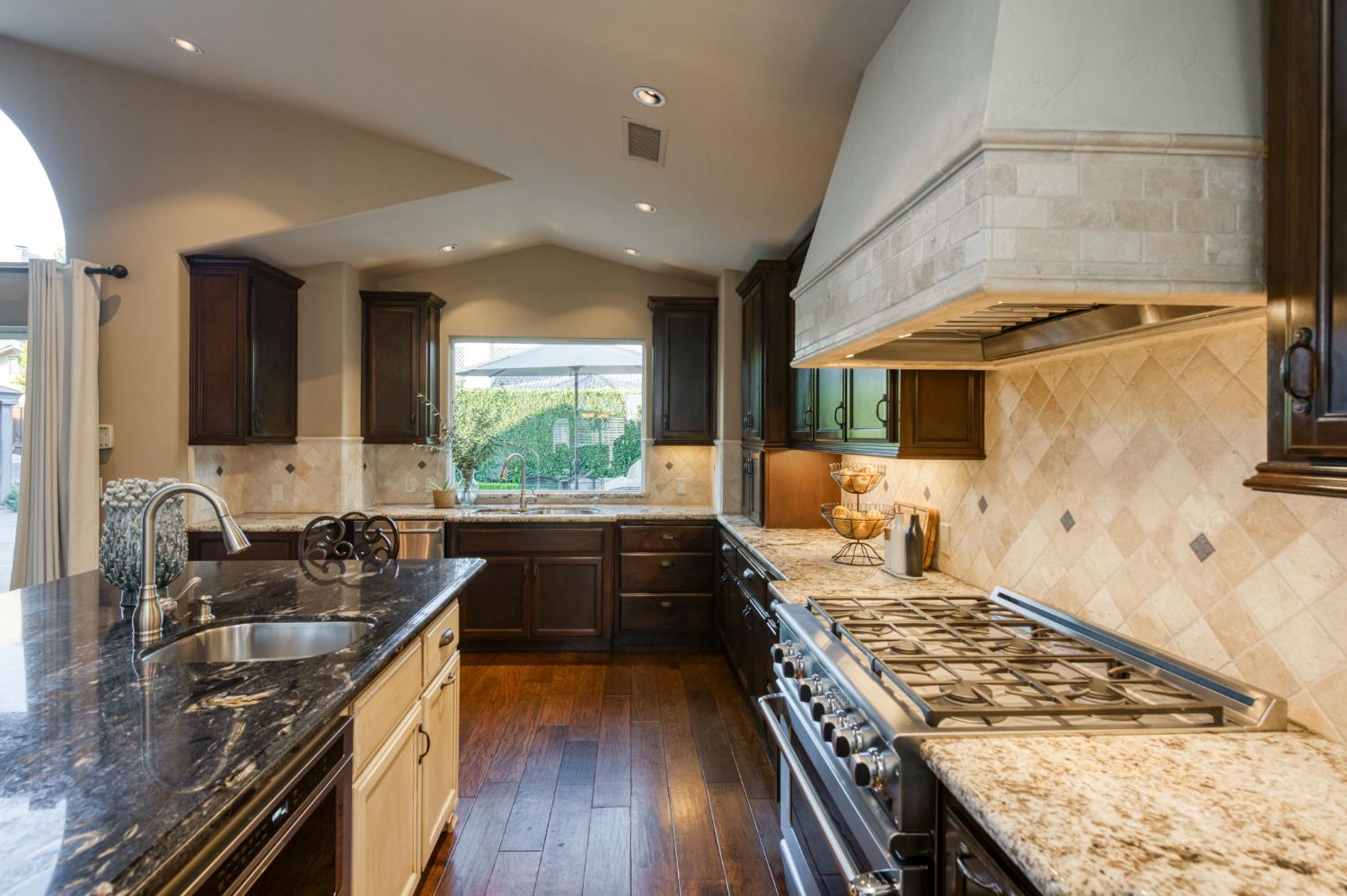 2176 E Niles Ave, Fresno, CA 93720