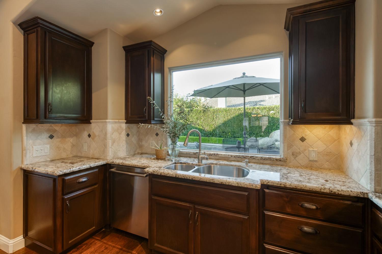 2176 E Niles Ave, Fresno, CA 93720