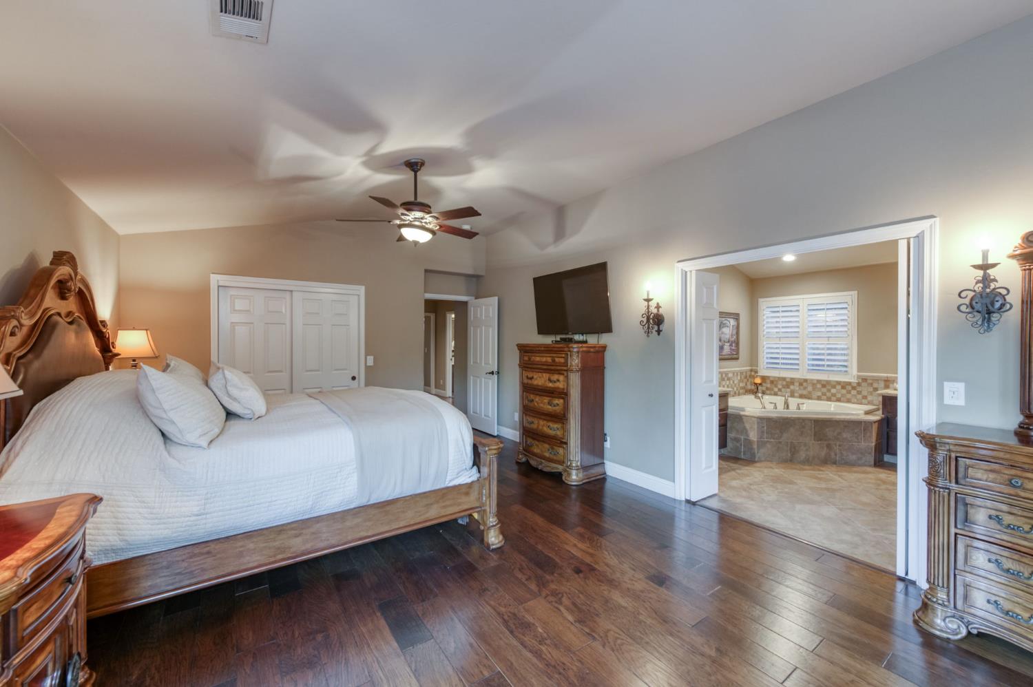 2176 E Niles Ave, Fresno, CA 93720