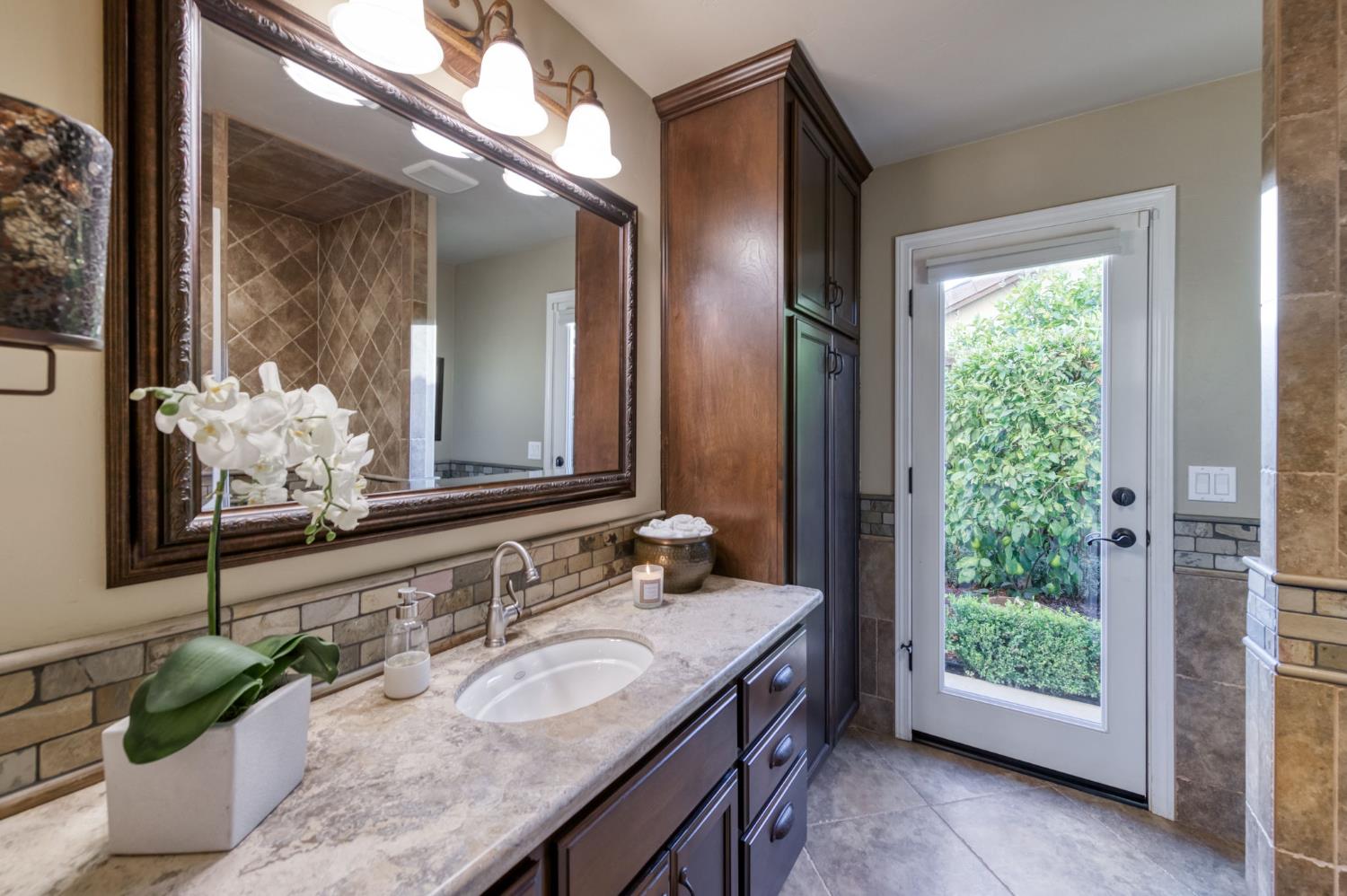 2176 E Niles Ave, Fresno, CA 93720